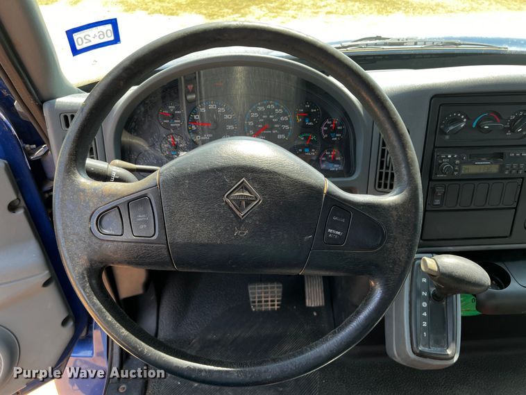 image for item DP4023 2005 International 4300  box truck