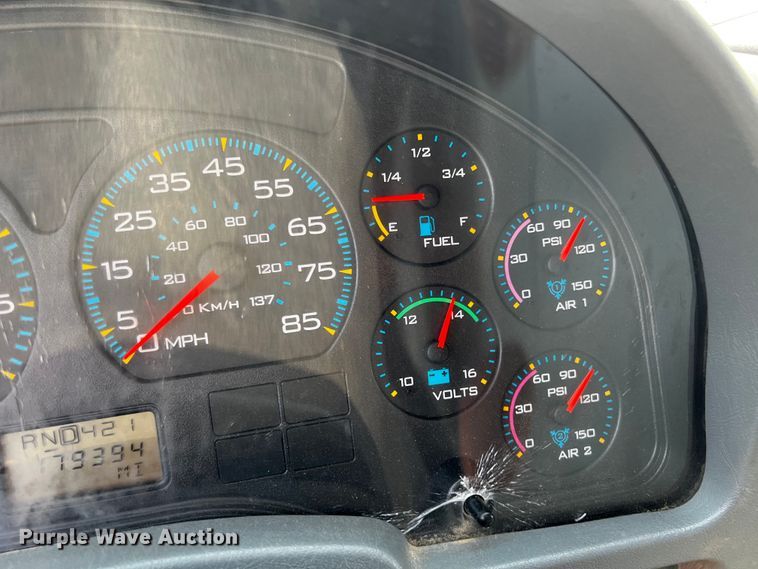 image for item DP4023 2005 International 4300  box truck