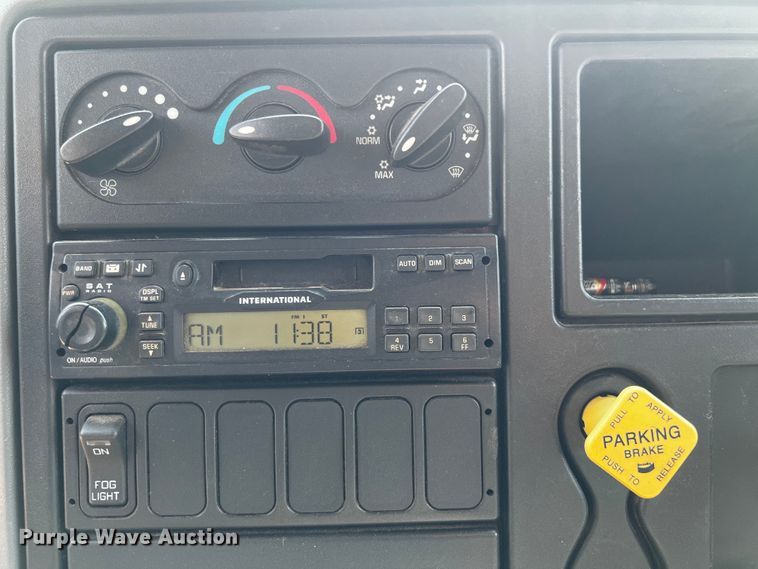 image for item DP4023 2005 International 4300  box truck