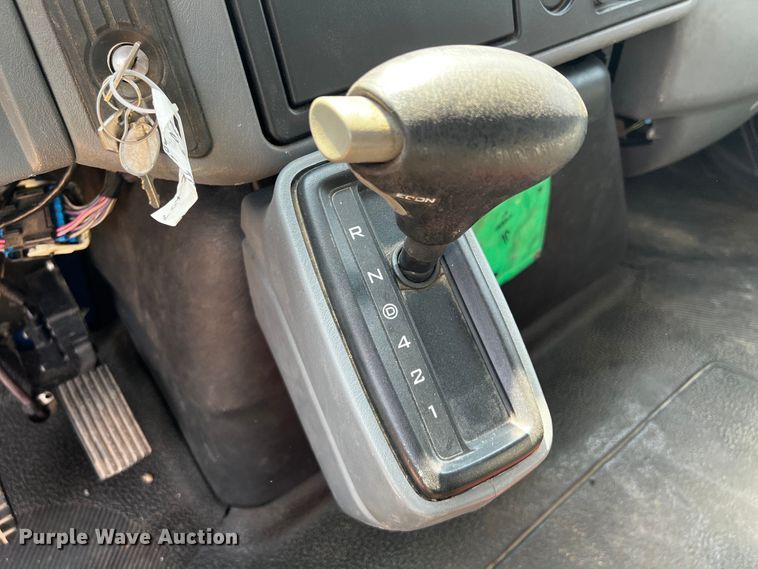 image for item DP4023 2005 International 4300  box truck