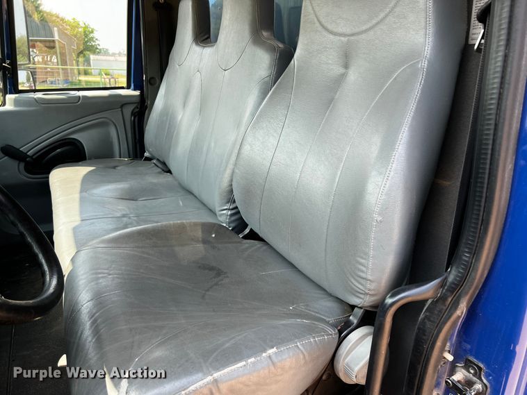 image for item DP4023 2005 International 4300  box truck