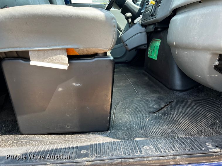 image for item DP4023 2005 International 4300  box truck