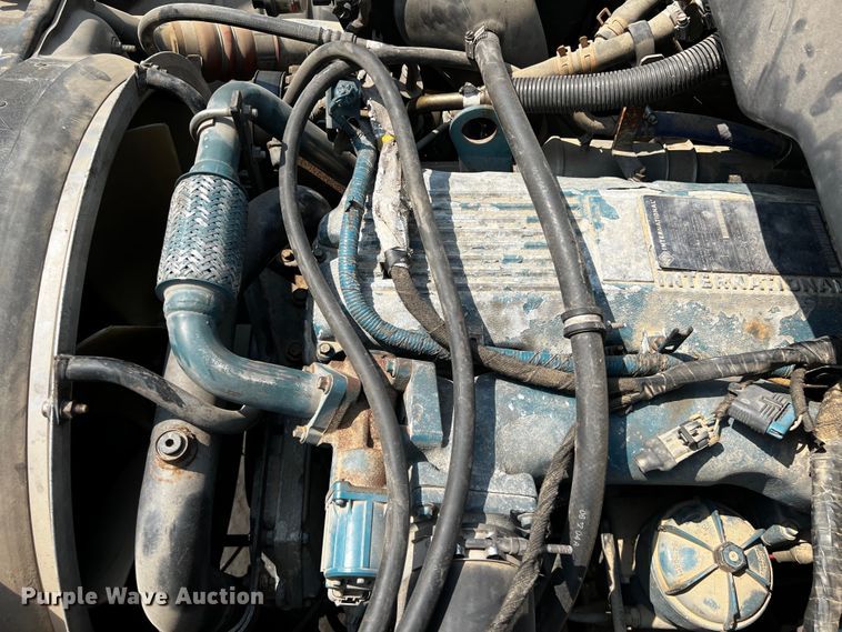 image for item DP4023 2005 International 4300  box truck