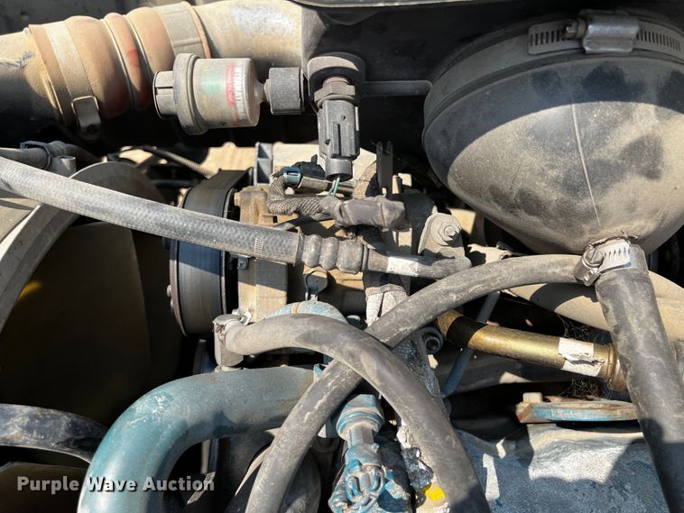 image for item DP4023 2005 International 4300  box truck