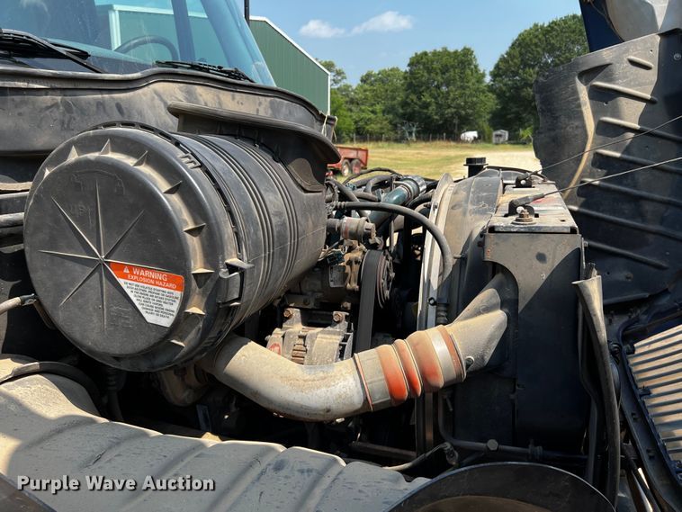 image for item DP4023 2005 International 4300  box truck