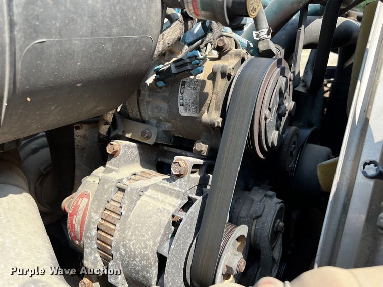 image for item DP4023 2005 International 4300  box truck