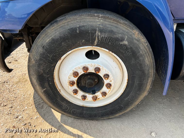 image for item DP4023 2005 International 4300  box truck