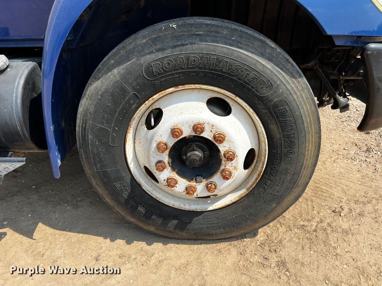 image for item DP4023 2005 International 4300  box truck