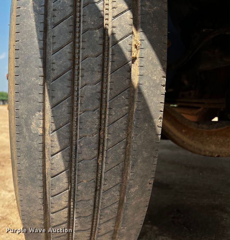 image for item DP4023 2005 International 4300  box truck