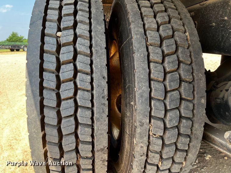 image for item DP4023 2005 International 4300  box truck