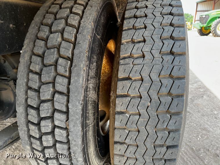 image for item DP4023 2005 International 4300  box truck