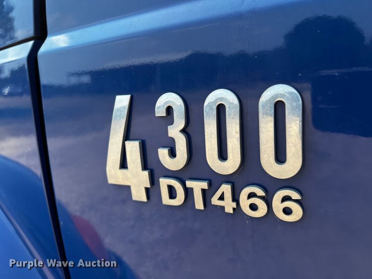 image for item DP4023 2005 International 4300  box truck