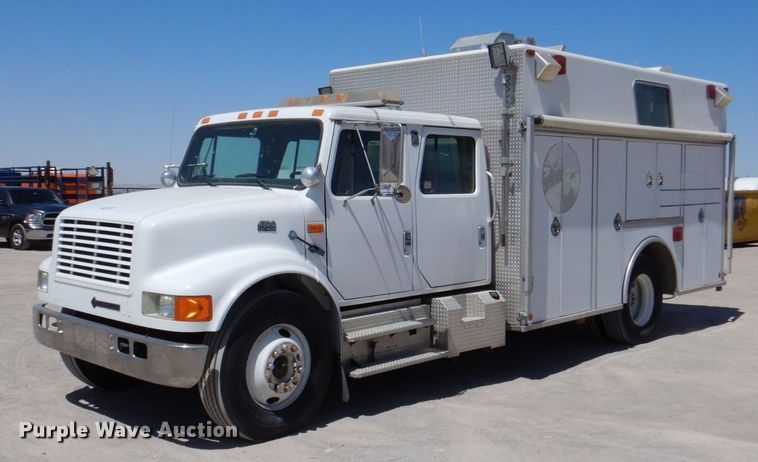 image for item DP4025 1994 International 4700  mobile command center truck