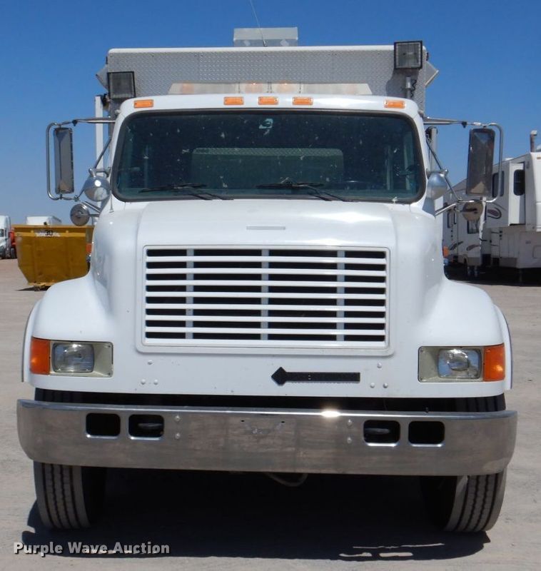 image for item DP4025 1994 International 4700  mobile command center truck