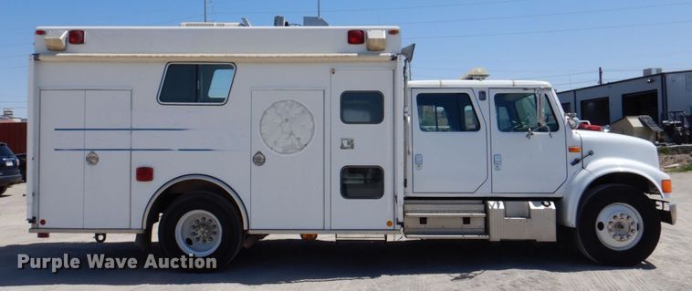 image for item DP4025 1994 International 4700  mobile command center truck