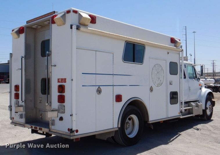 image for item DP4025 1994 International 4700  mobile command center truck