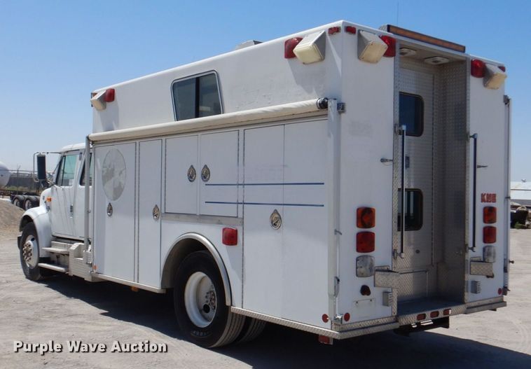 image for item DP4025 1994 International 4700  mobile command center truck