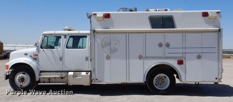 image for item DP4025 1994 International 4700  mobile command center truck