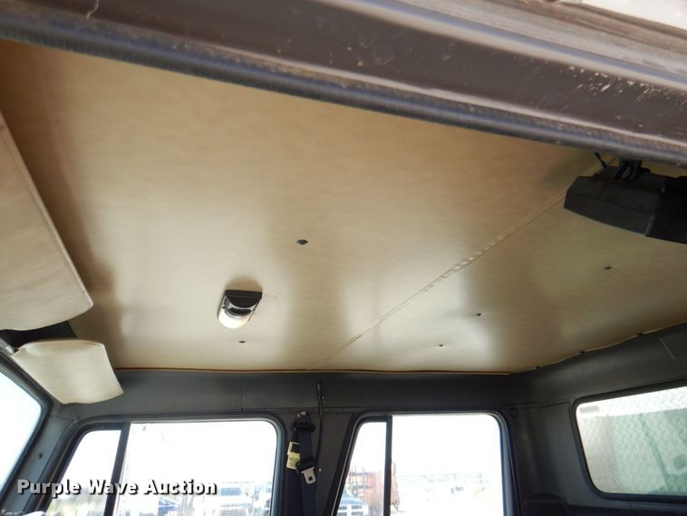 image for item DP4025 1994 International 4700  mobile command center truck