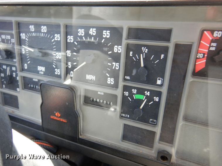 image for item DP4025 1994 International 4700  mobile command center truck