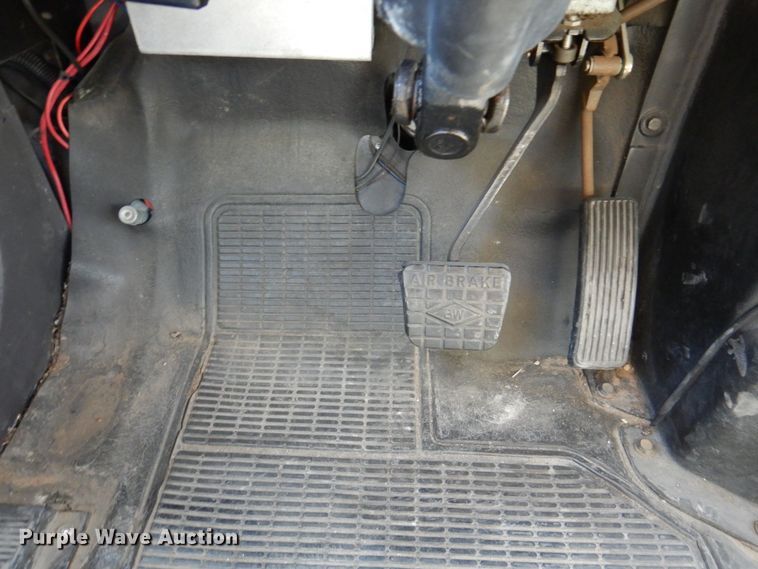 image for item DP4025 1994 International 4700  mobile command center truck