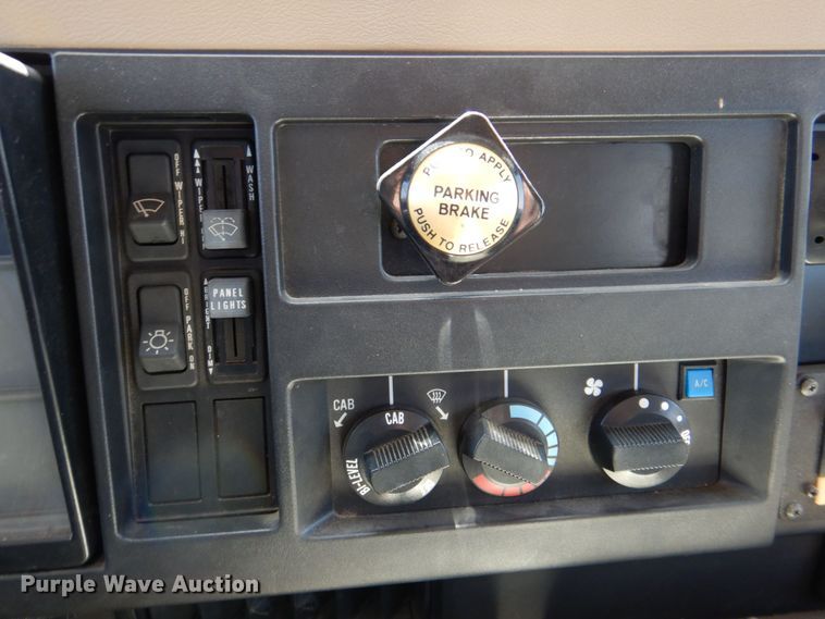 image for item DP4025 1994 International 4700  mobile command center truck