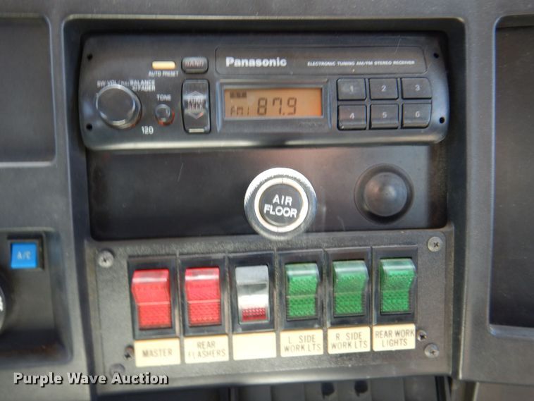 image for item DP4025 1994 International 4700  mobile command center truck