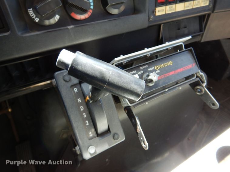 image for item DP4025 1994 International 4700  mobile command center truck