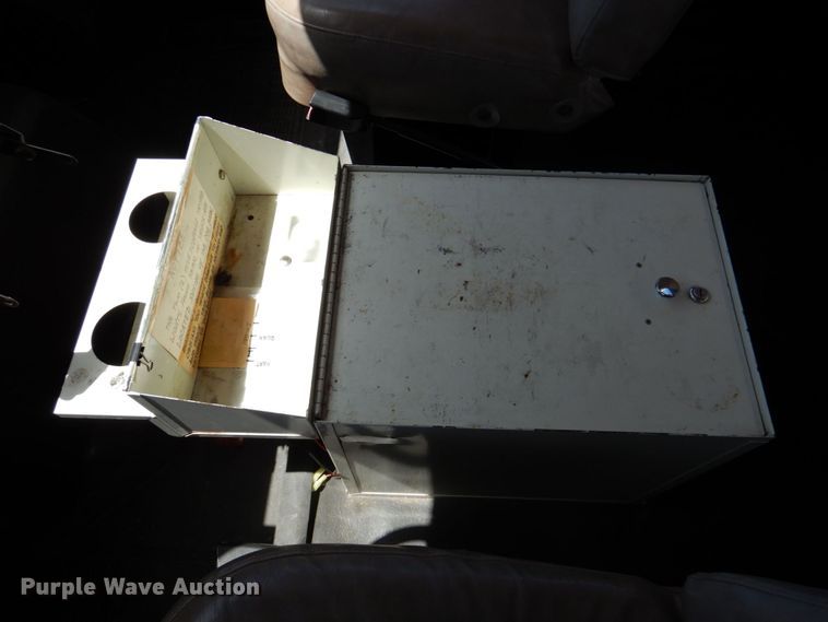 image for item DP4025 1994 International 4700  mobile command center truck