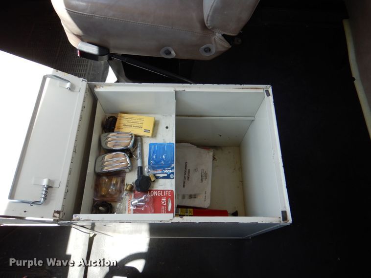 image for item DP4025 1994 International 4700  mobile command center truck