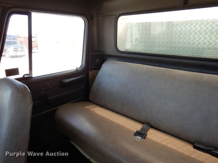 image for item DP4025 1994 International 4700  mobile command center truck