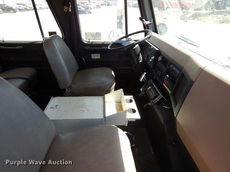 image for item DP4025 1994 International 4700  mobile command center truck