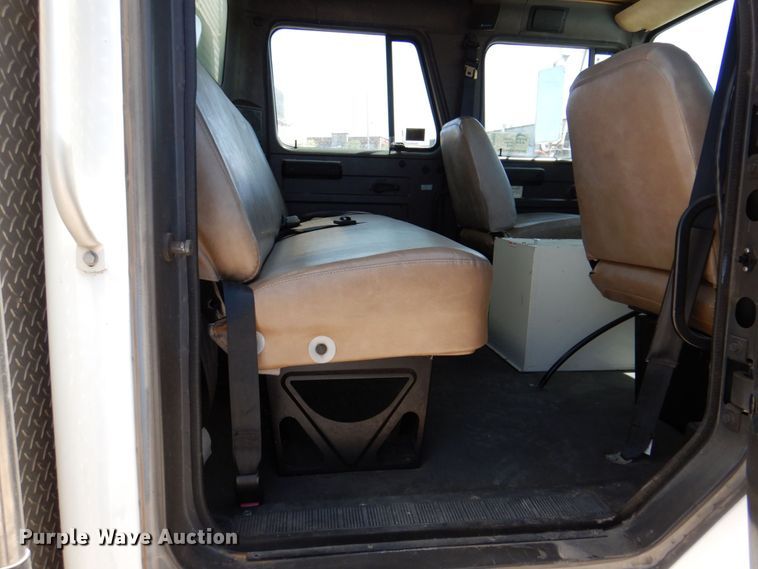 image for item DP4025 1994 International 4700  mobile command center truck