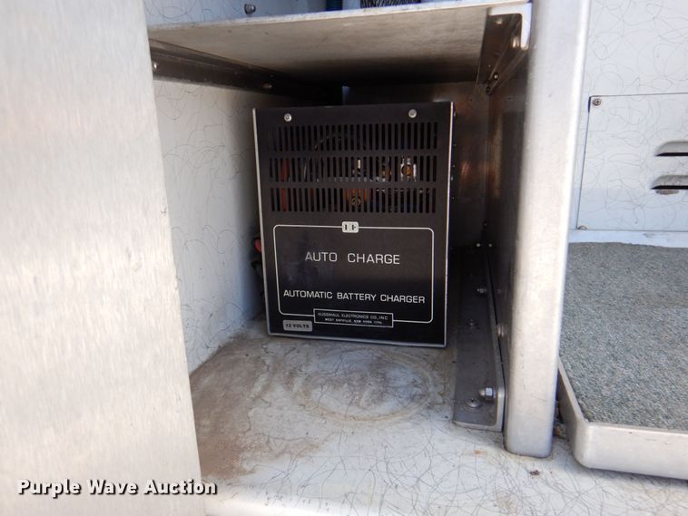 image for item DP4025 1994 International 4700  mobile command center truck