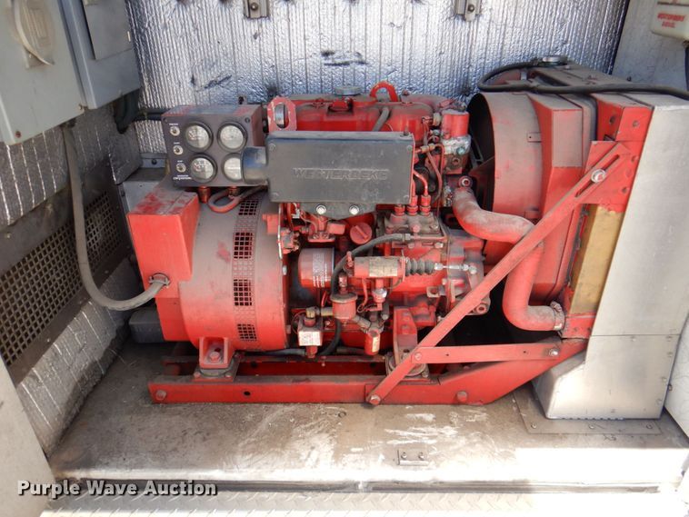 image for item DP4025 1994 International 4700  mobile command center truck