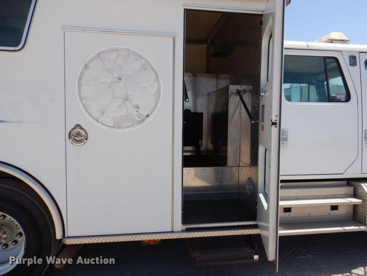 image for item DP4025 1994 International 4700  mobile command center truck