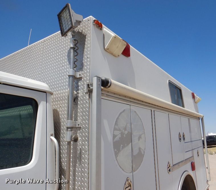 image for item DP4025 1994 International 4700  mobile command center truck