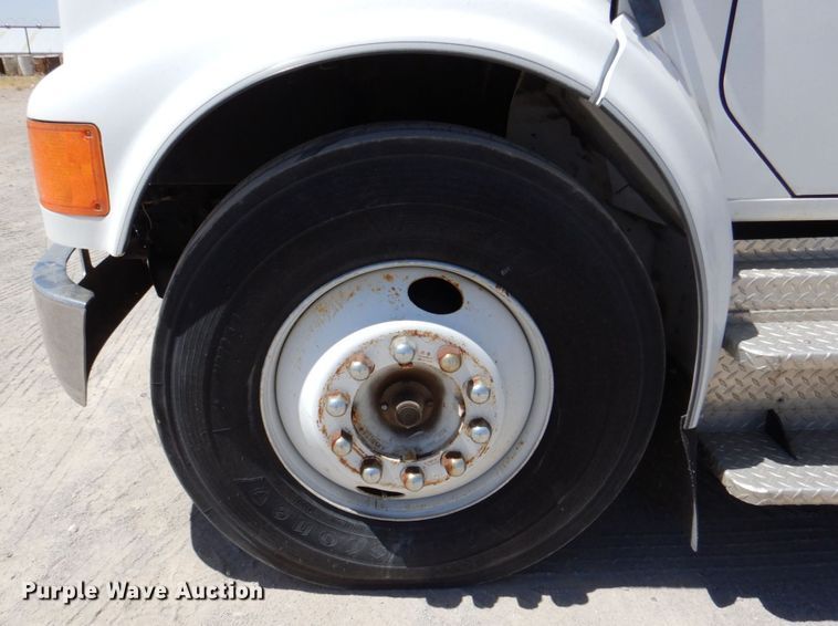 image for item DP4025 1994 International 4700  mobile command center truck