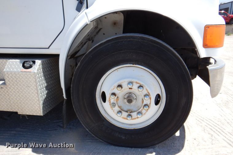 image for item DP4025 1994 International 4700  mobile command center truck