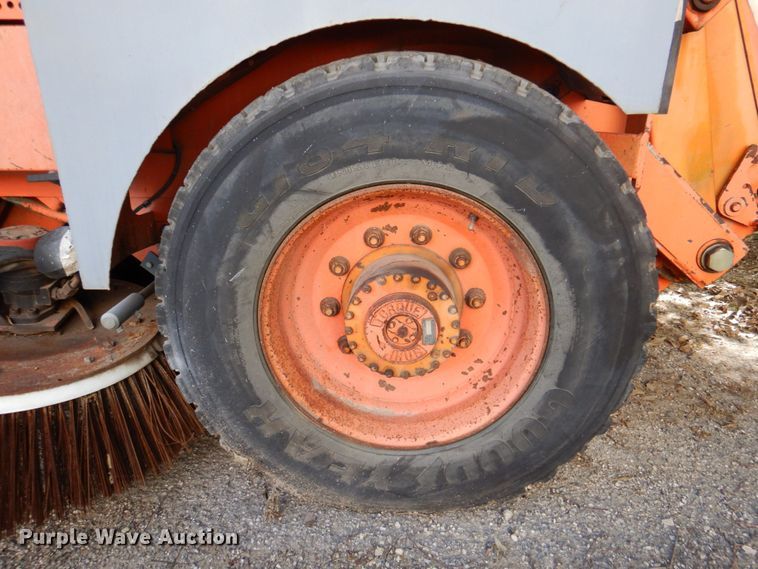 image for item DP4030 1998 Elgin Pelican Series P  street sweeper truck