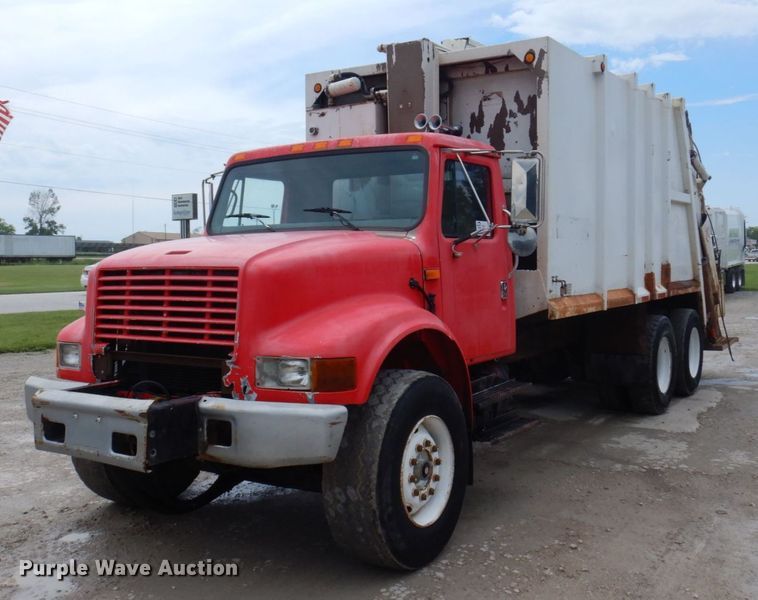 image for item DP5549 1996 International 4900  refuse truck