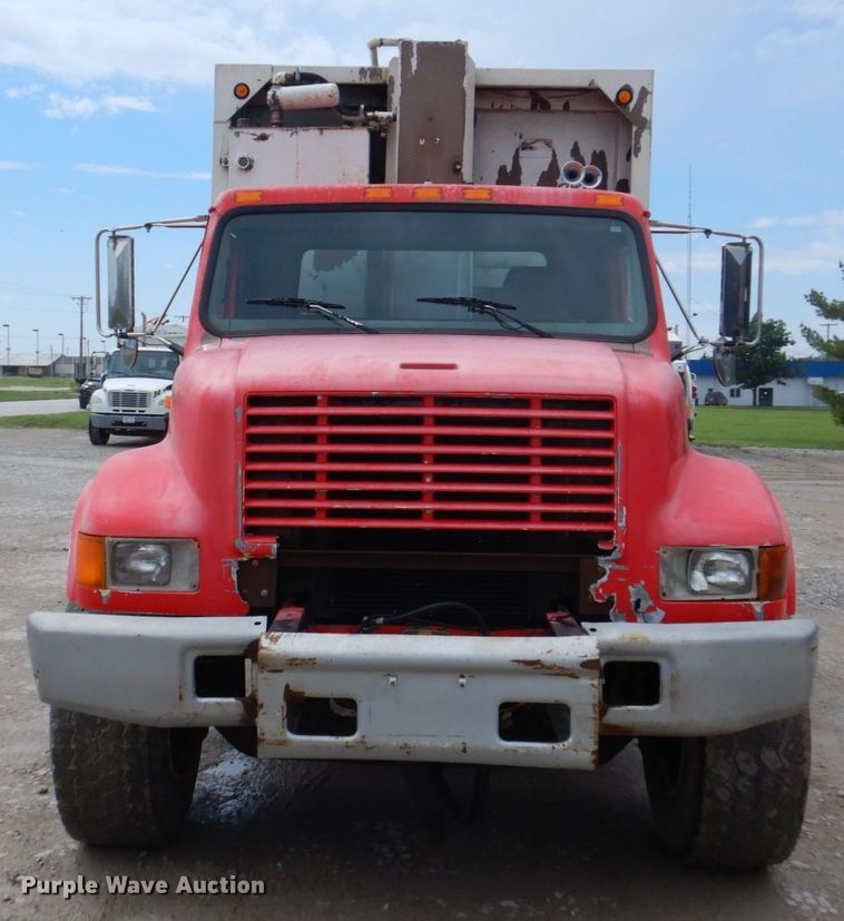image for item DP5549 1996 International 4900  refuse truck