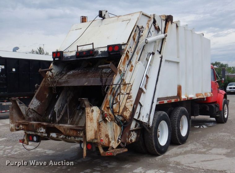 image for item DP5549 1996 International 4900  refuse truck