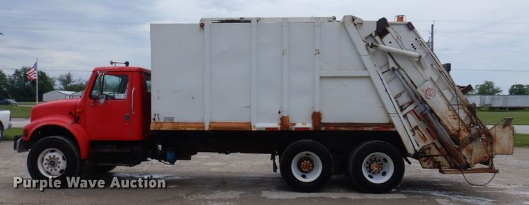 image for item DP5549 1996 International 4900  refuse truck