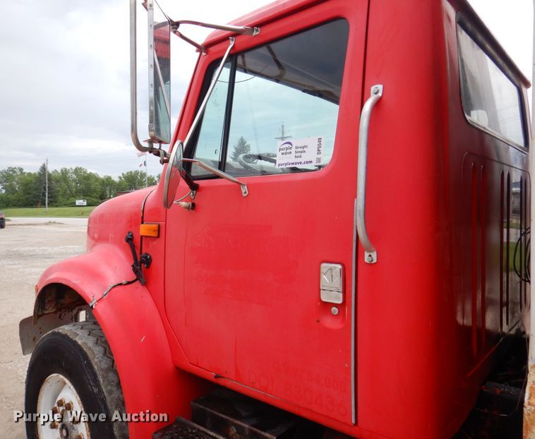image for item DP5549 1996 International 4900  refuse truck