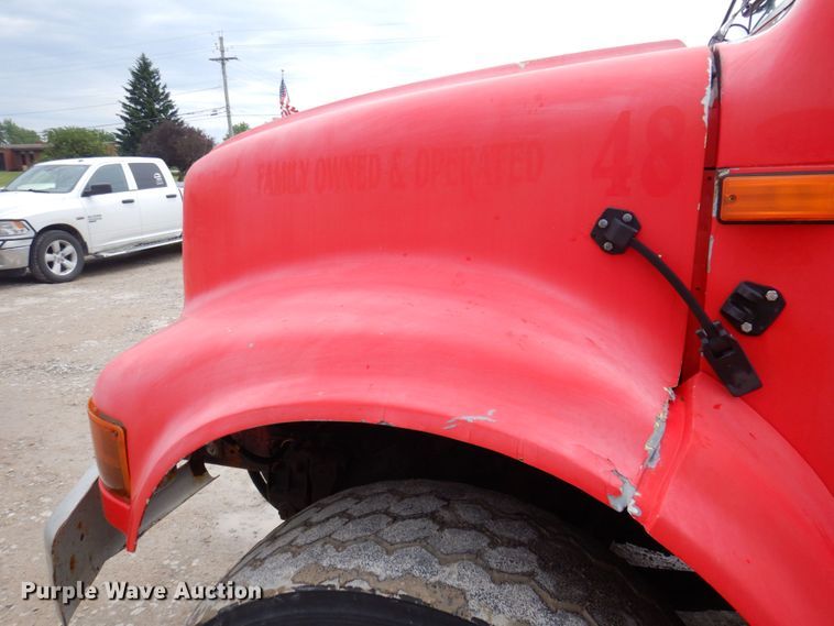 image for item DP5549 1996 International 4900  refuse truck