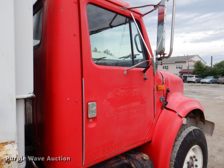 image for item DP5549 1996 International 4900  refuse truck