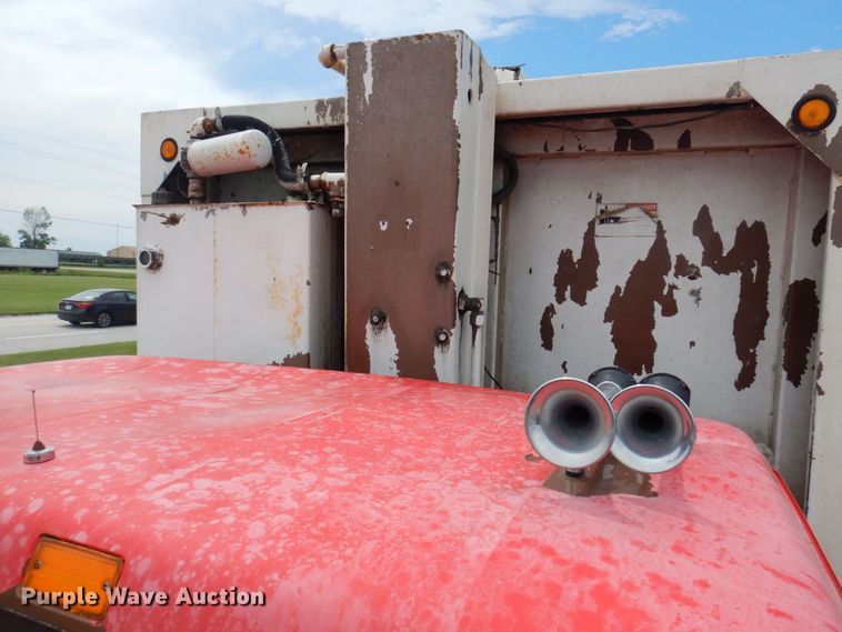 image for item DP5549 1996 International 4900  refuse truck