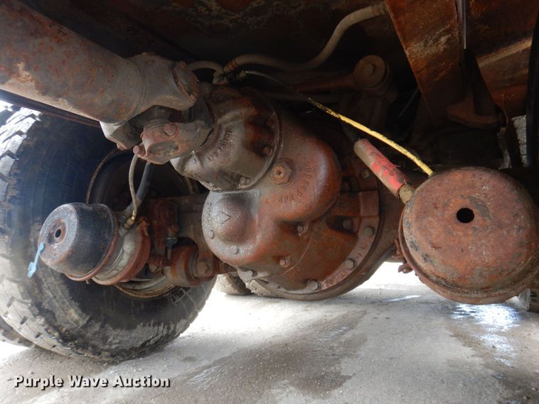 image for item DP5549 1996 International 4900  refuse truck