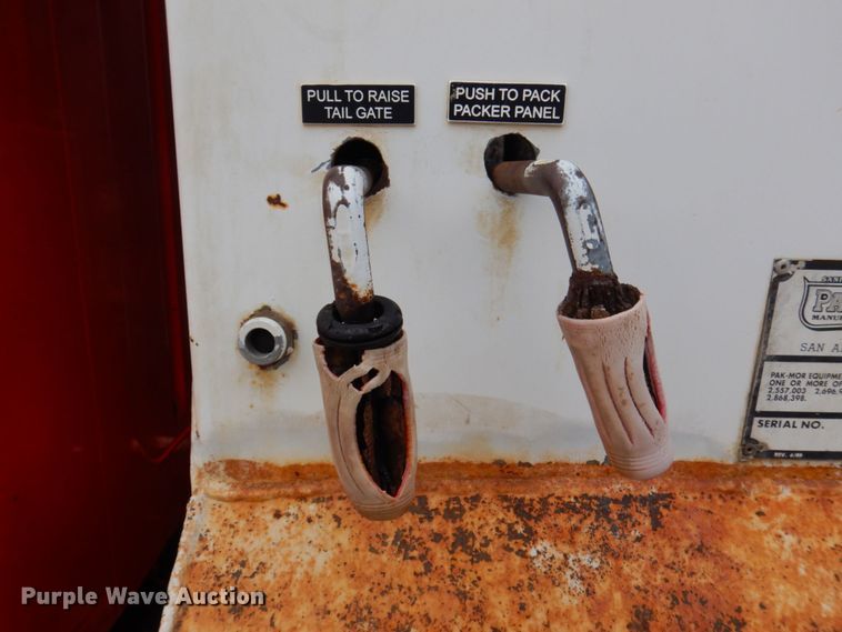 image for item DP5549 1996 International 4900  refuse truck